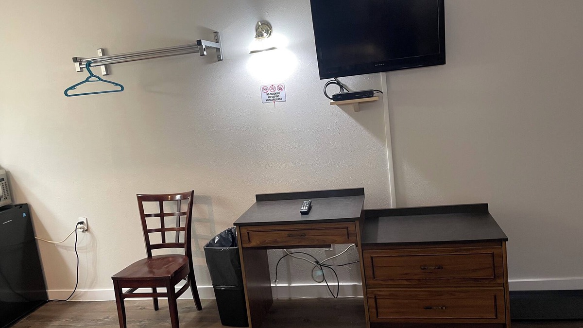 Central Alberta Hotel | Niton Junction Motel