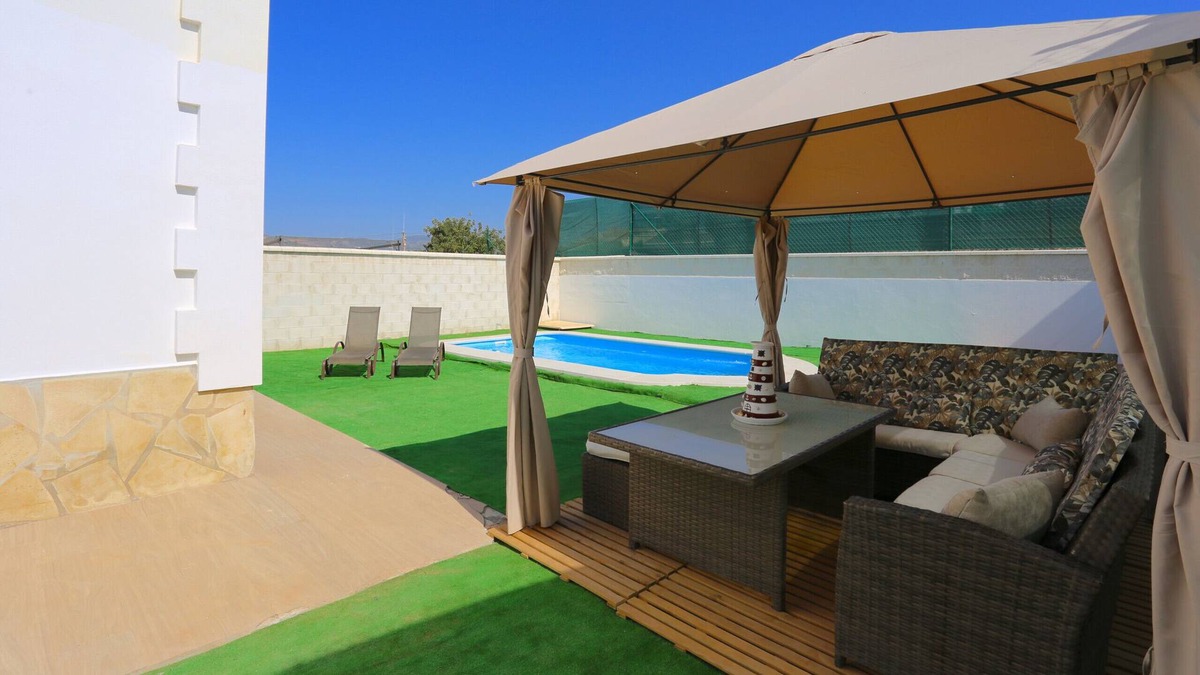 Velez-Malaga Ski Chalet | NIZA BEACH Holiday House 10PAX