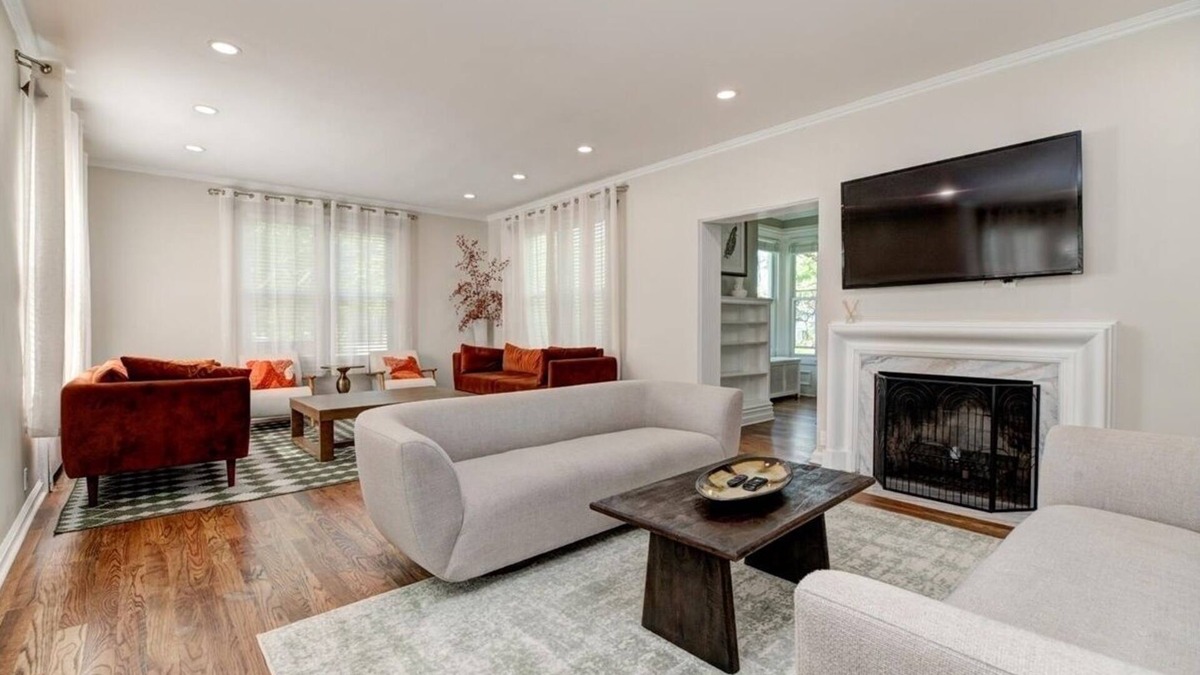 Orange House | NJ Suburban Retreat - Direct train to NYC - Train station half a mile walk!