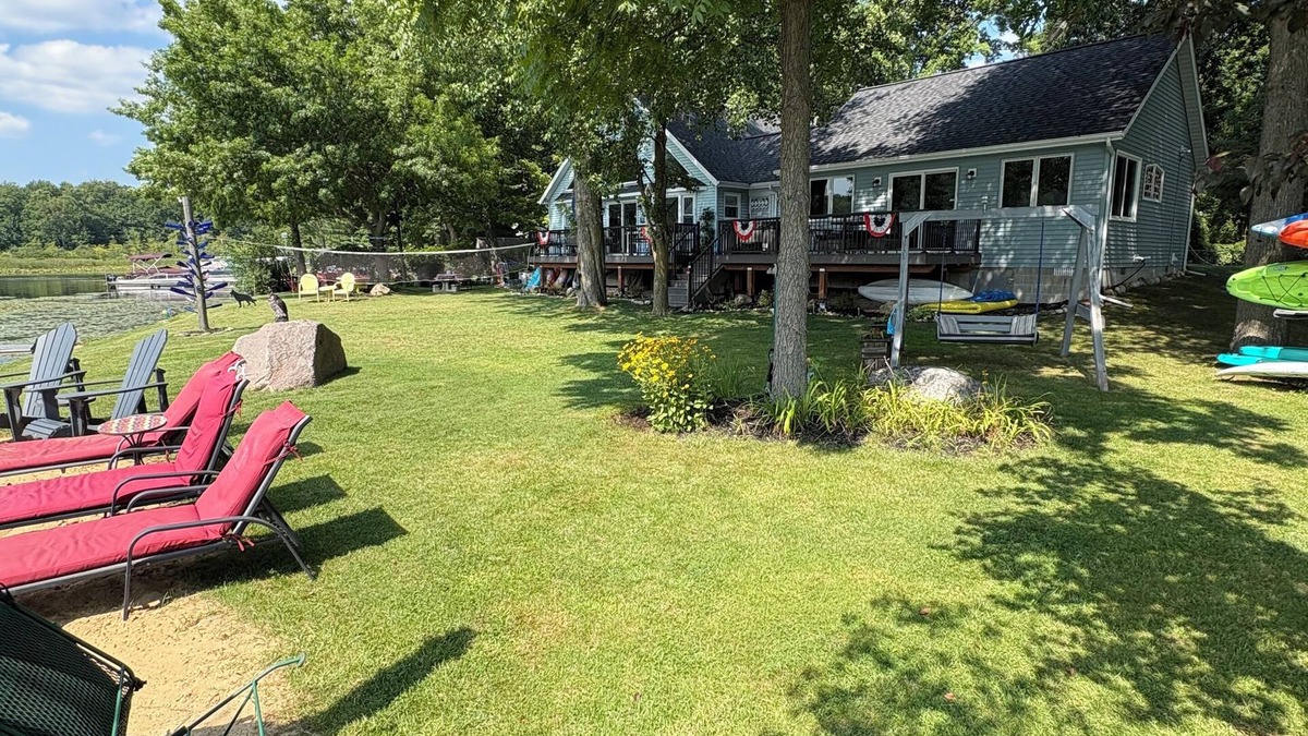 Grand Junction House | nLarge Picturesque Lakehouse~Pet Friendly+Beach+Hot Tub+Game Rm+Tiki Hut+Gym=FUN