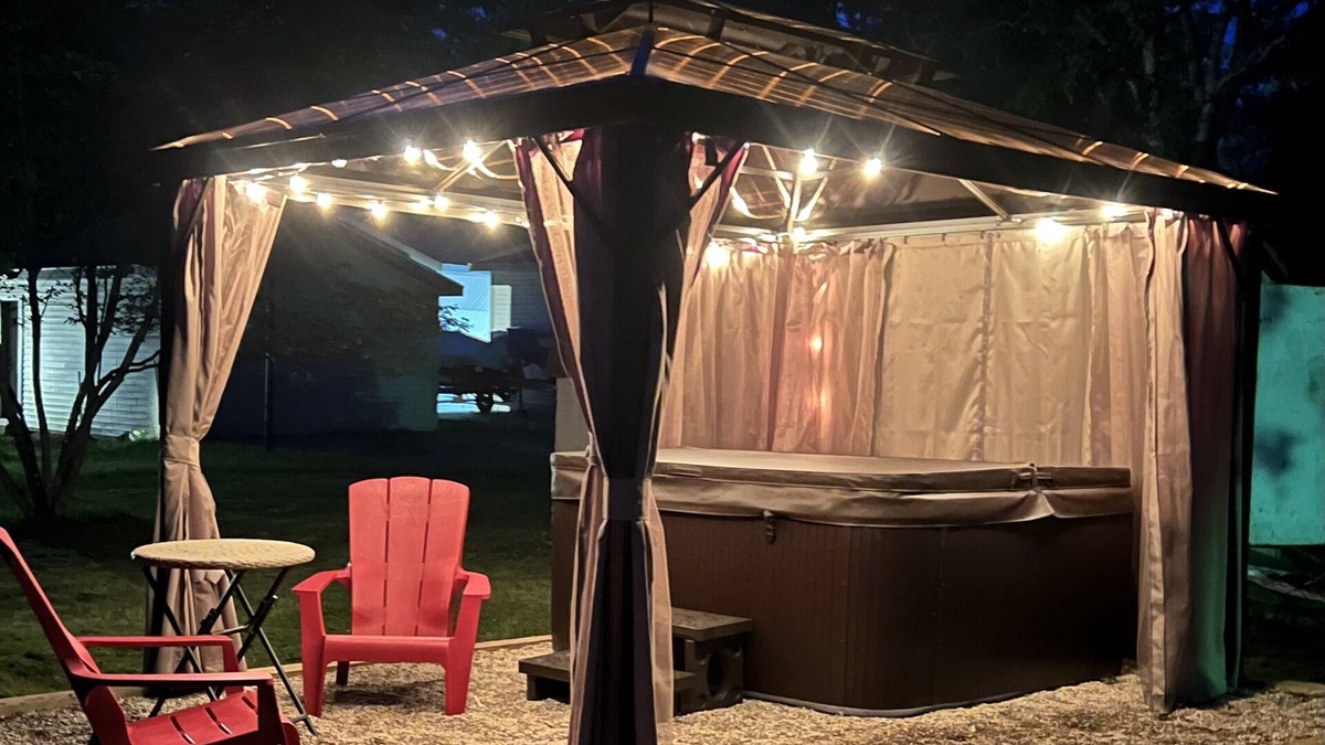 Lake House | nMaple Street Cottage is the perfect couple’s retreat.