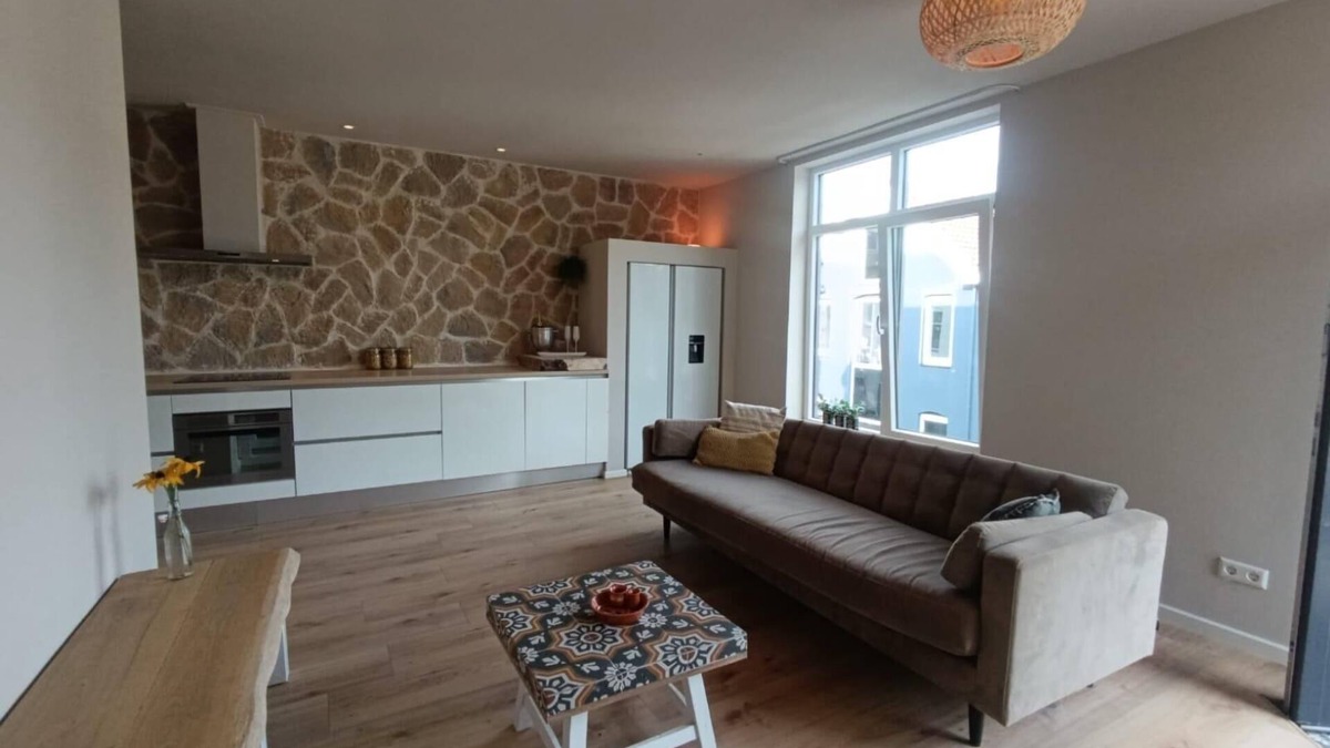 Bodegraven Apartment | nMediterranean Apartment with Hot Tub & Home Cinema – Across from the Station