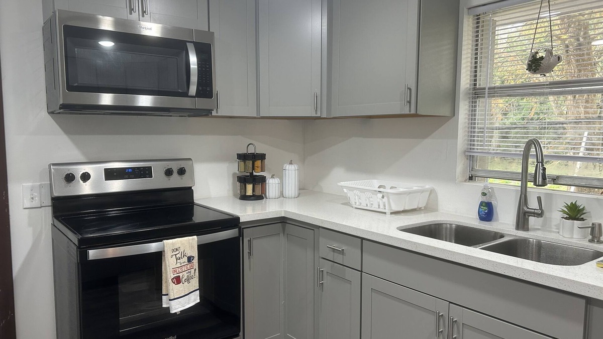 Moore Haven House | nnCharming and cozy cottage on the banks of the Caloosahatchee River& Lake Onnnn