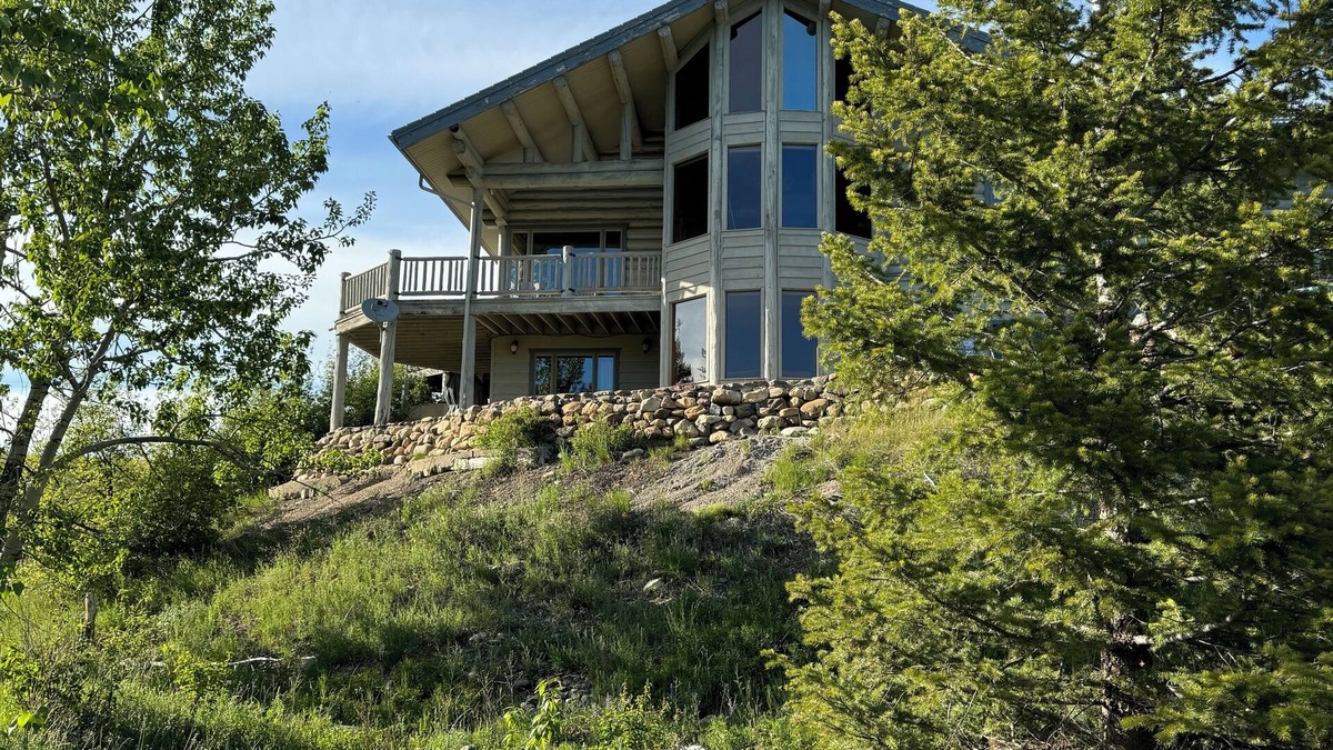 East Glacier Park Village Cabin | nnGreyWood… Awe Inspiring Authentic Log Home in East Glacier Park!