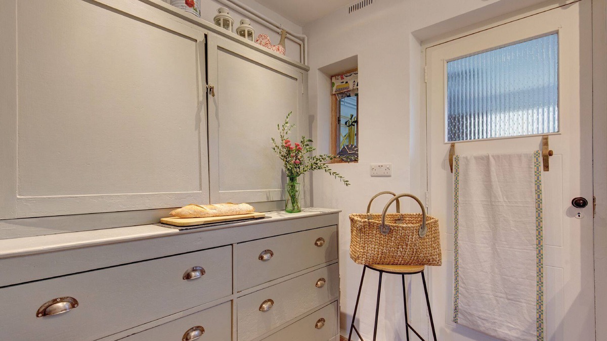 Swaffham Apartment | No 1 , Sparham Hall - sleeps 5 guests in 3 bedrooms