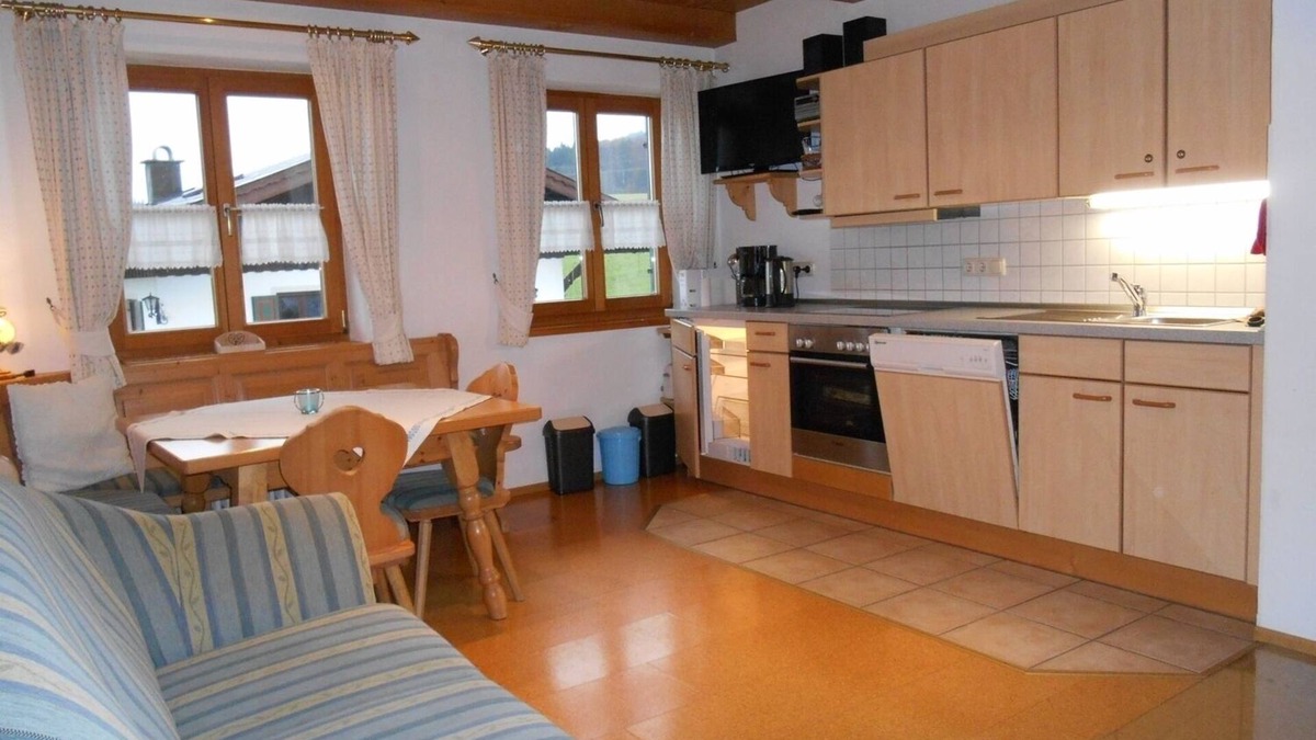 Ruhpolding Apartment | No. 2 Holiday apartment Hörndlwand 70sqm, balcony, 2 bedrooms, 1 bed-sitting room
