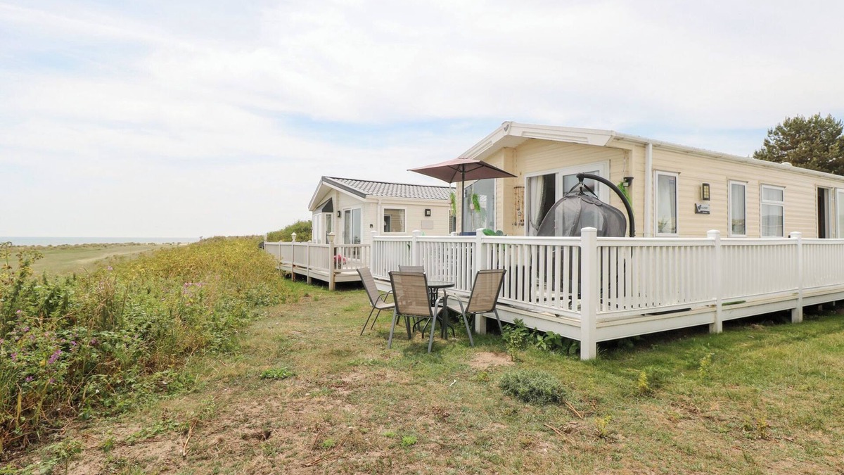 Kessingland Cottage | NO. 2 - SEAVIEW, pet friendly, country holiday cottage in Kessingland