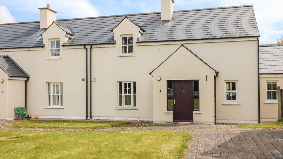 Dungarvan Cottage | NO. 3 AN SEANACHAI, family friendly in Dungarvan, County Waterford