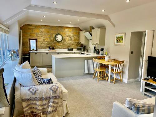 Rothbury Apartment | No. 3 Tomlinsons Apartments