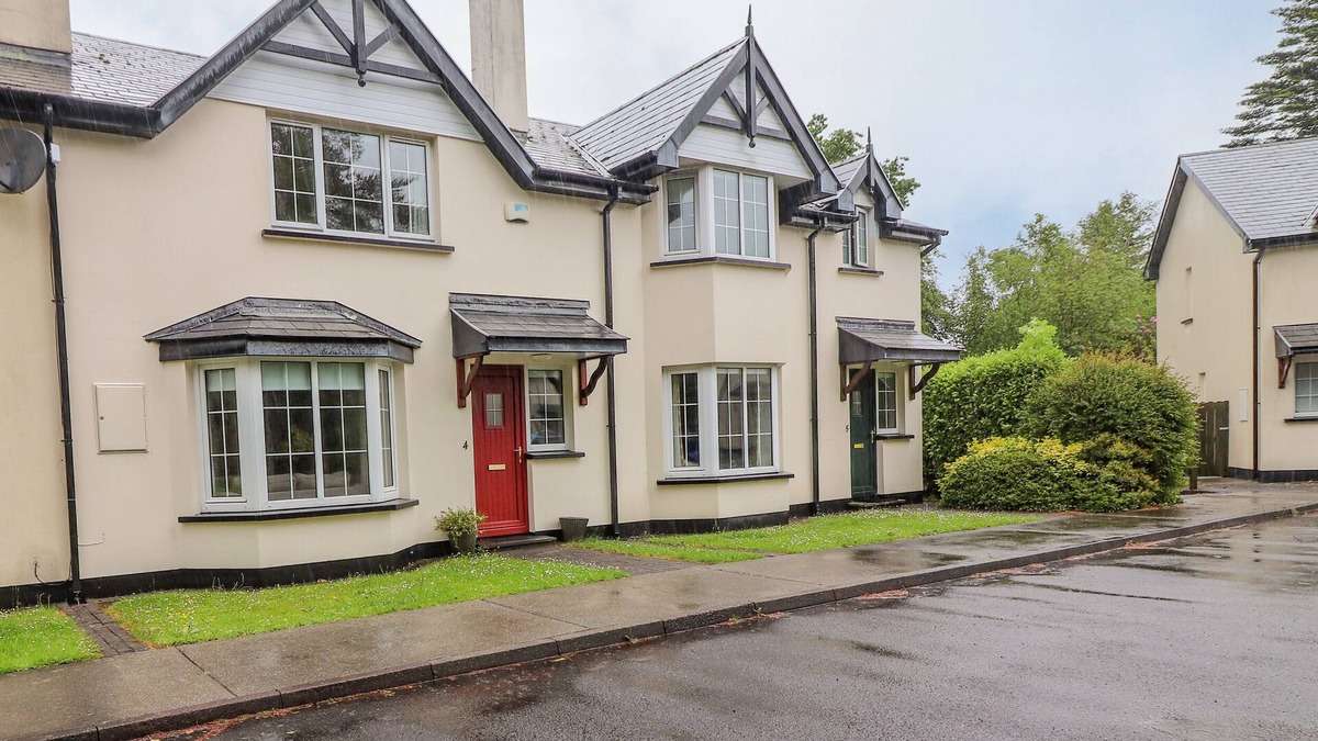 Kenmare Cottage | NO. 4 LANSDOWNE VILLAGE, family friendly in Kenmare, County Kerry