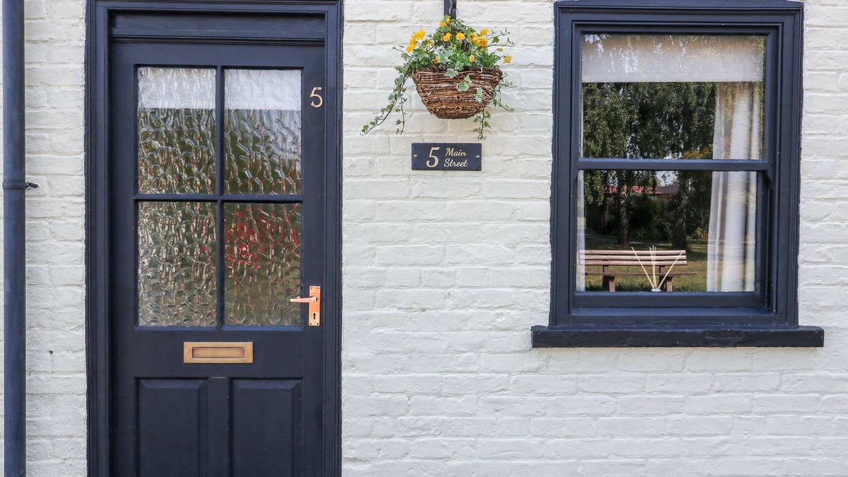 Great Hatfield Cottage | NO. 5 MAIN STREET, romantic, character holiday cottage in Hornsea