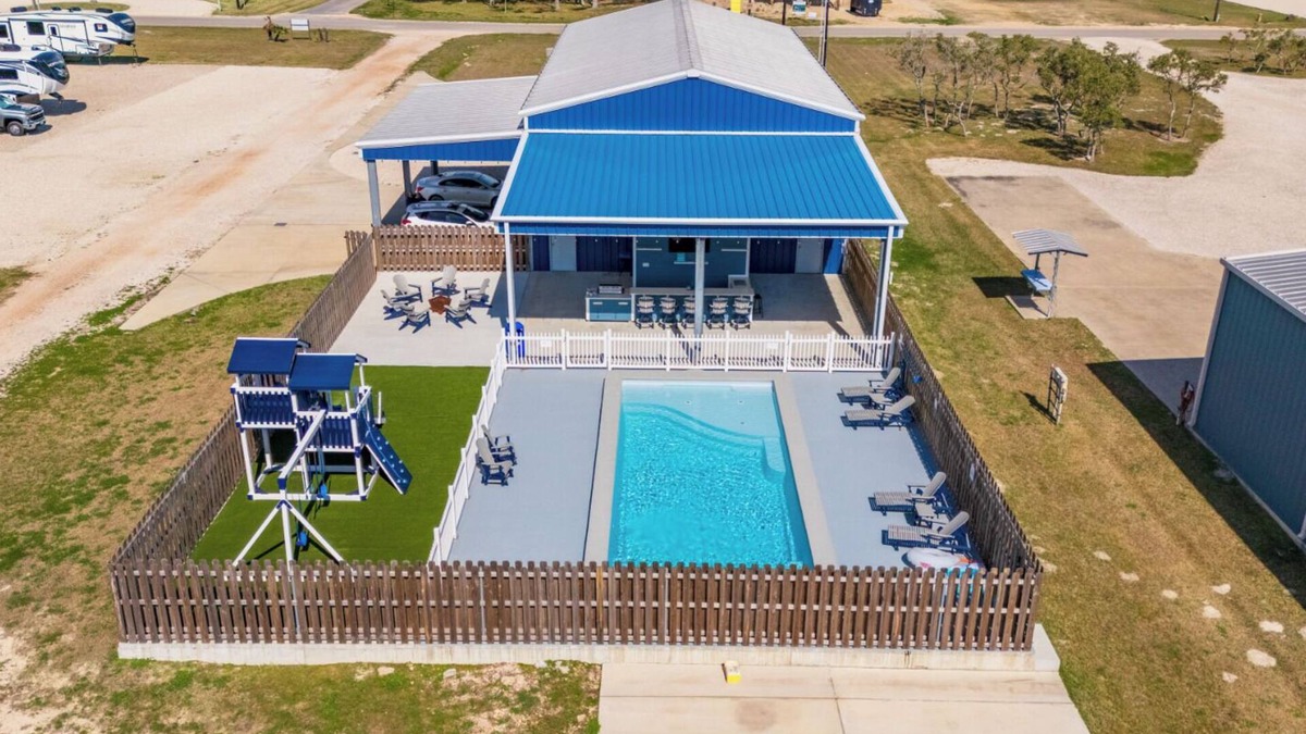 Port O Connor House | NO AGENDA HACIENDA-Pool/Playscape Pets ok with more fees