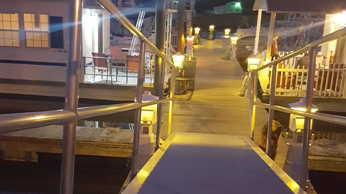 Poquoson Boat Rental | NO CHILDREN UNDER 5.. Smoking outside with doors and windows closed. No animals.