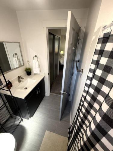 Poplar Grove Apartment | No Chores Silver Suite Near Downtown