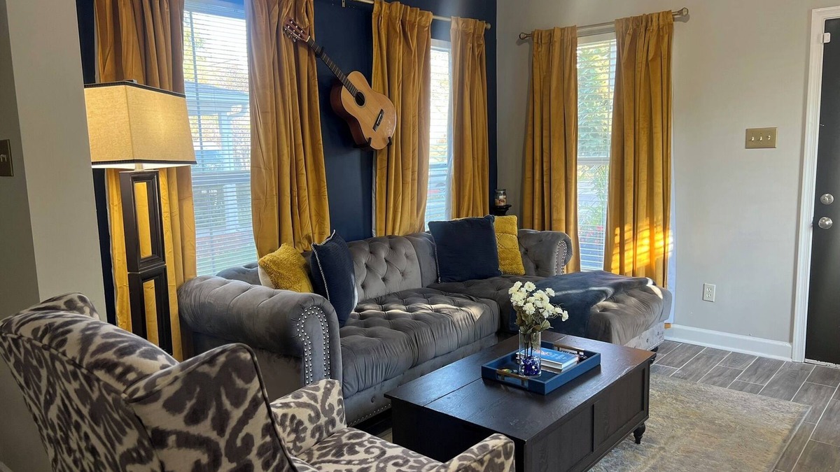 Uptown House | NO clean up FEES or CHORES at this Jazzy Memphis Downtown Home