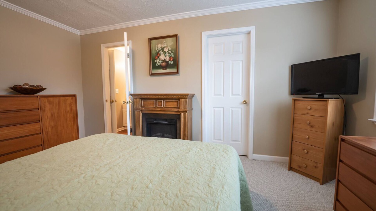 Lawrenceville Apartment | No Cleaning Fee-Apartment for Rent-Travel Nurse/Medical Staff welcome