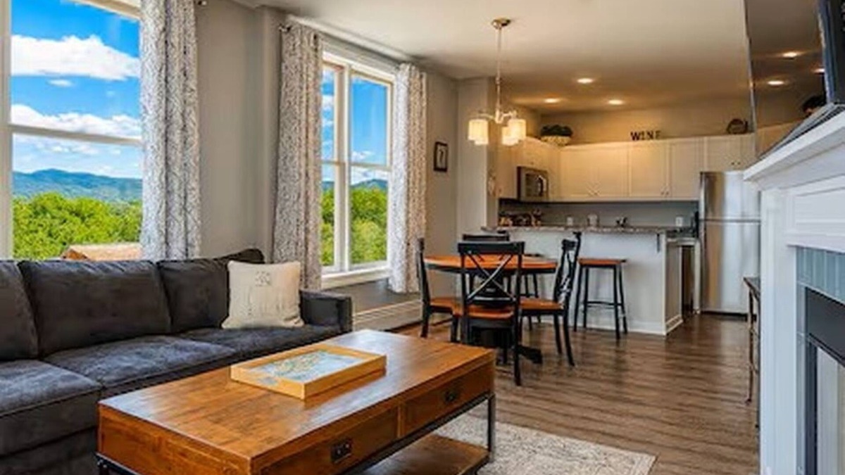 Stratton Mountain Condo | ★No Cleaning Fee★10% OFF★Walk To Mountain★Amenities+