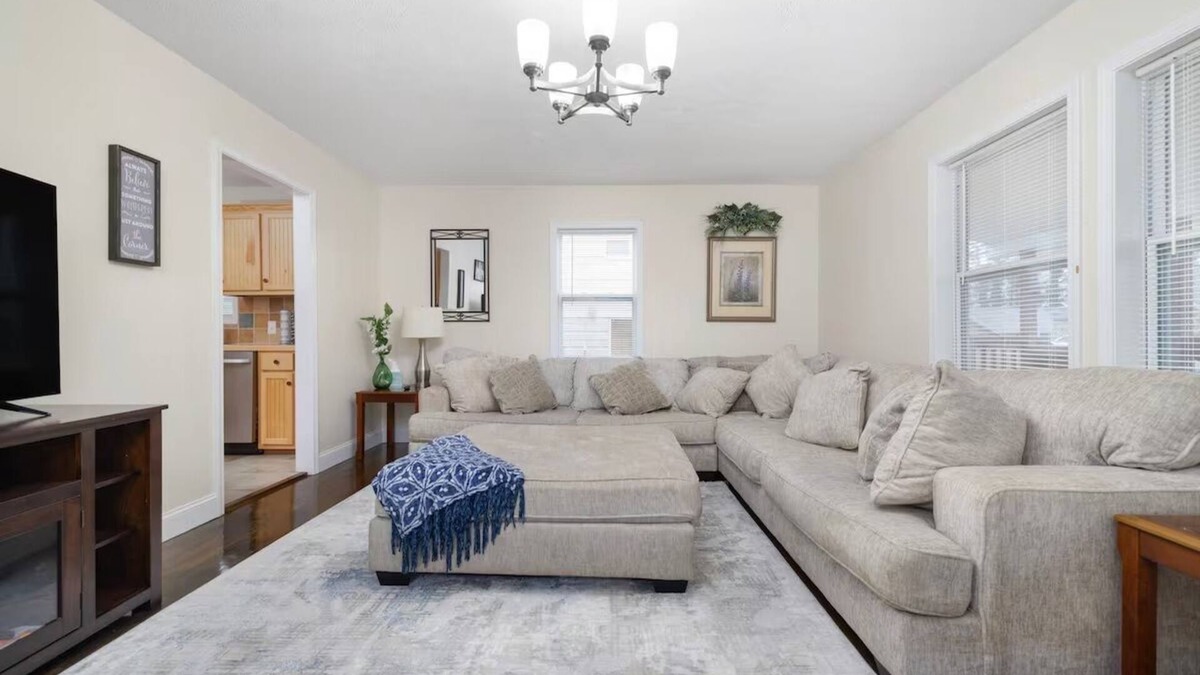 Bristol House | No cleanup chores-Fenced yard, arcade, fire pit, close to casino, I81, downtown.