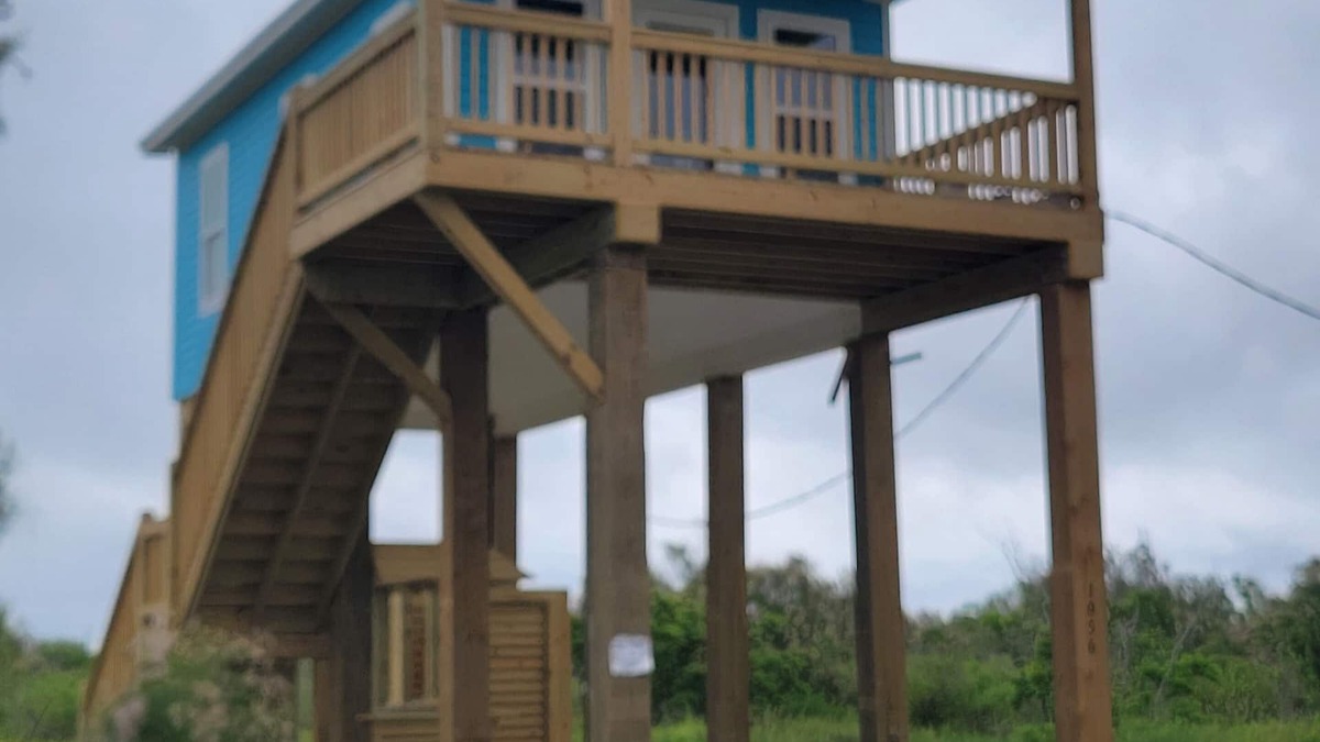 Gilchrist Cabin | No Egrets- Beach & Bay Views, Steps from Beach
