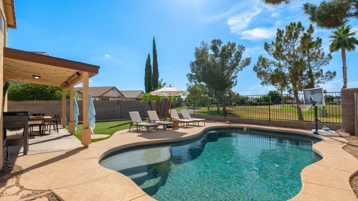 Greenfield Lakes House | No Fee Heated Pool W/Yard Game On The Golf Course. Kid Friendly!