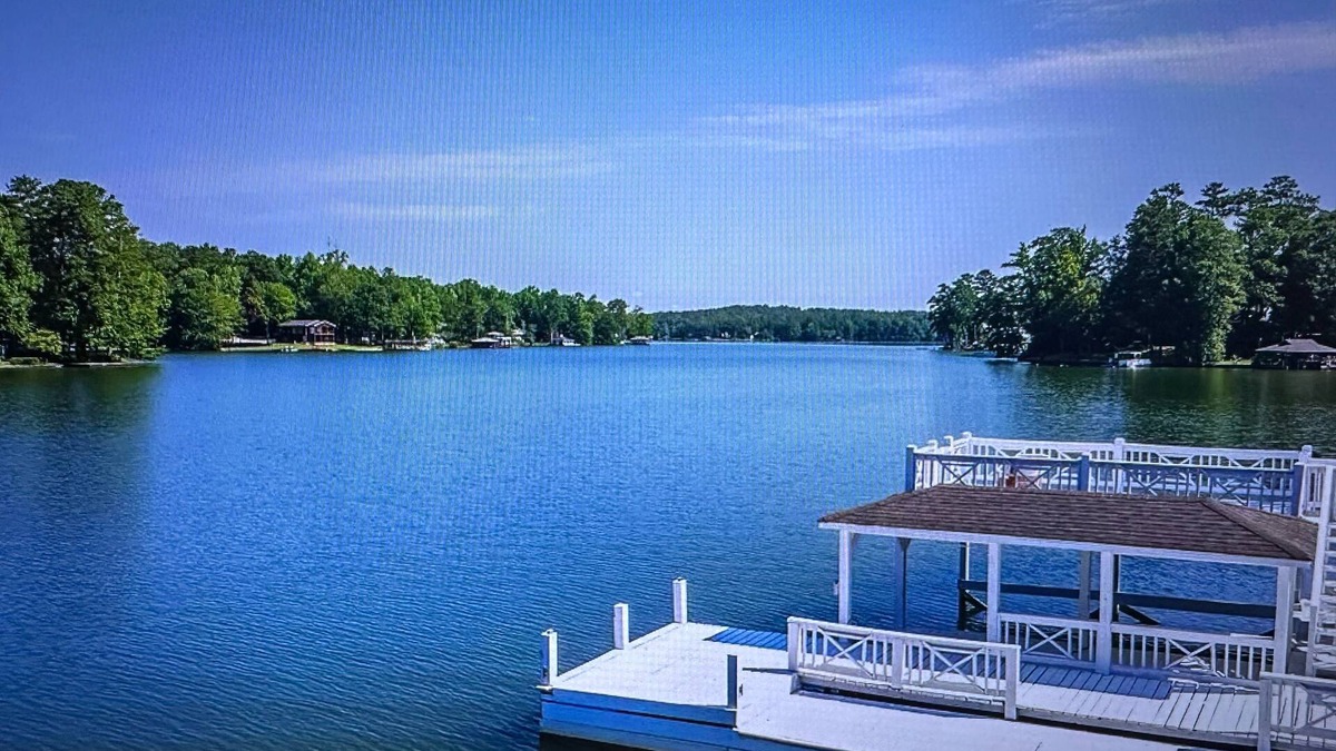 Fortson House | No lake views from Oct 27 - Dec 6th Power Company water drawdown for maint.