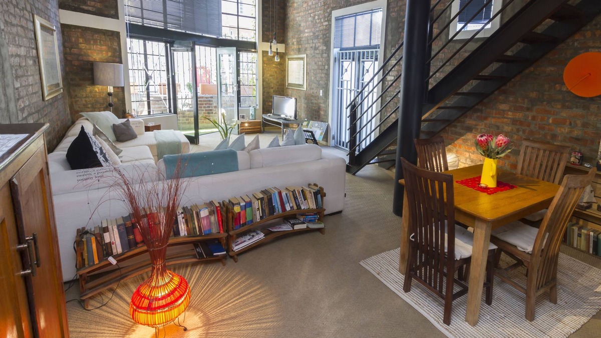 Victoria and Alfred Waterfront Apartment | No load shedding! 5 Star loft - private patio - Wi-Fi 40Mbps - Pool