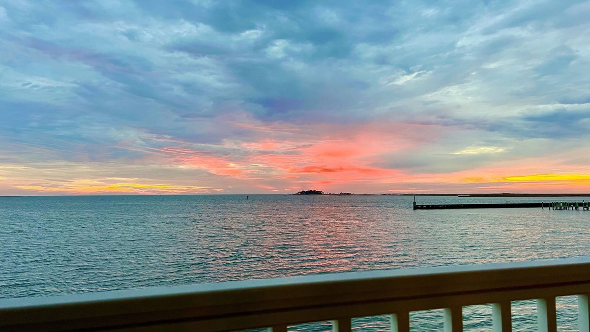 Crisfield Condo | No longer taking reservations at this time. Our apologies.