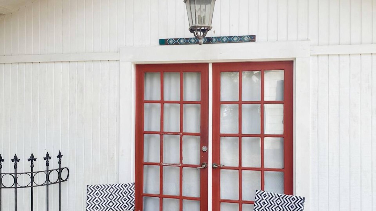 Waveland House | No One likes a Shady Beach