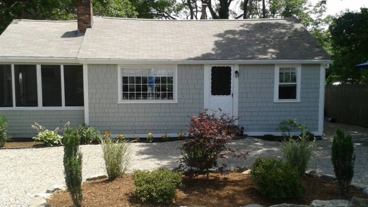Popponesset Cottage | No place like Poppy, cozy 3 BR, 1bath outdoor shower 3 min walk to private beach