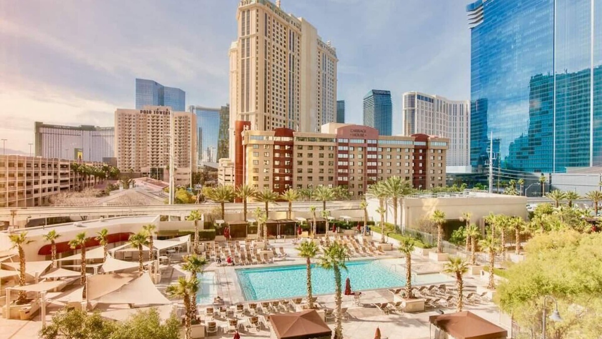 Las Vegas Condo | No Resort Fee ! Strip View Suite - Pools & Valet