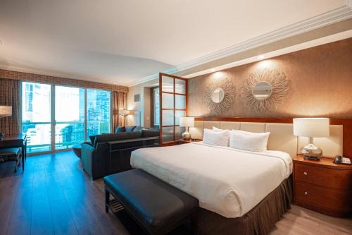 Las Vegas House | No Resort Fee Strip View Balcony+ Free Valet+ Pool