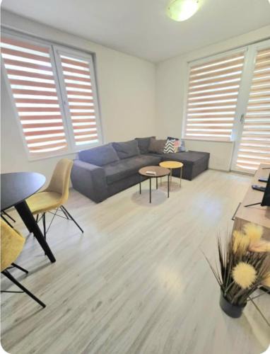 rayon Triaditsa Apartment | No Rules Residences