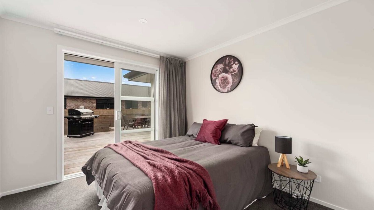Wharewaka House | No Service Fee - 3 min drive to the lake