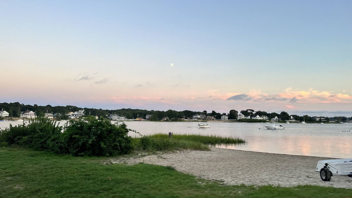 East Wareham House | ⭐️NO SHARKS here! 🦈 NO BRIDGE traffic! 🚘 ONSET, MA is all tranquility. 🧘♀️