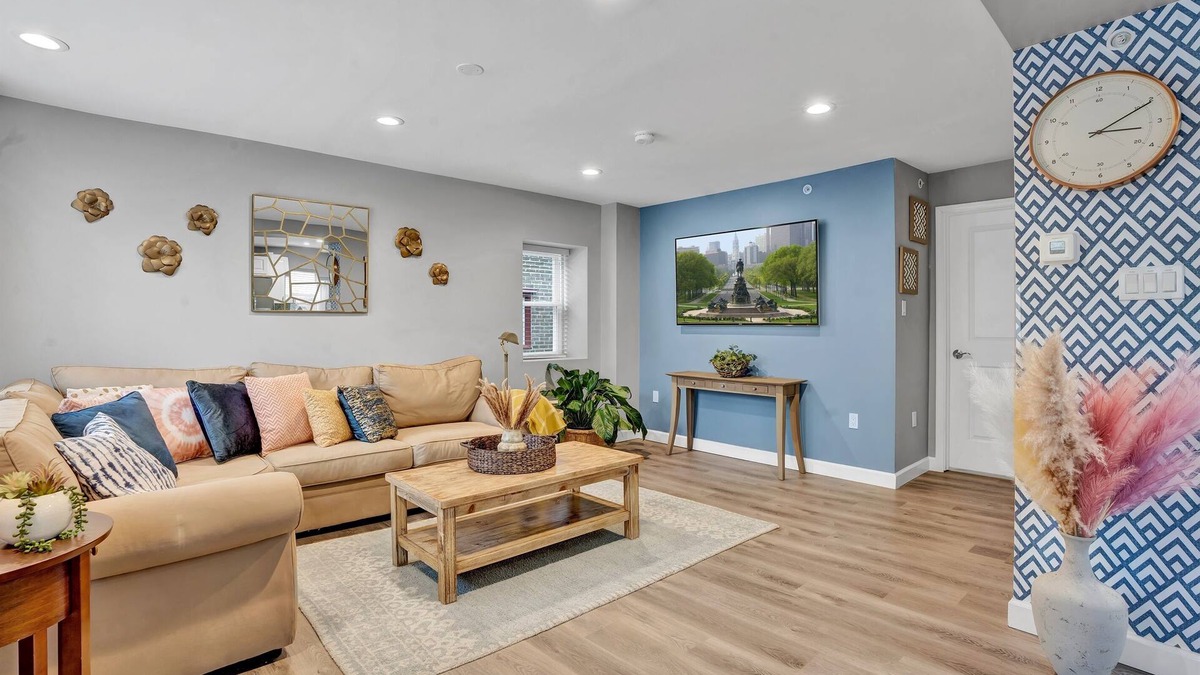 Chestnut Hill Apartment | No-stairs - Chestnut Hill 2 BR/2 Bath