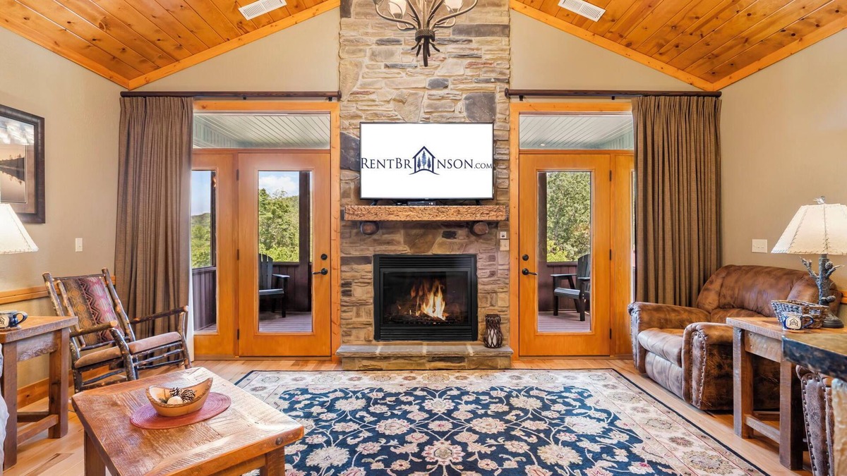 Branson Cottage | No Stairs-Dog Friendly-Cozy Cabin near Taneycomo-Free Daily Local Fun!