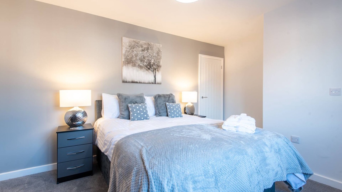 Doncaster Apartment | No203, 3 bed House/parking, sleeps 6 in Doncaster