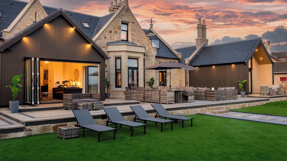 Troon House | No36 South Beach Summ