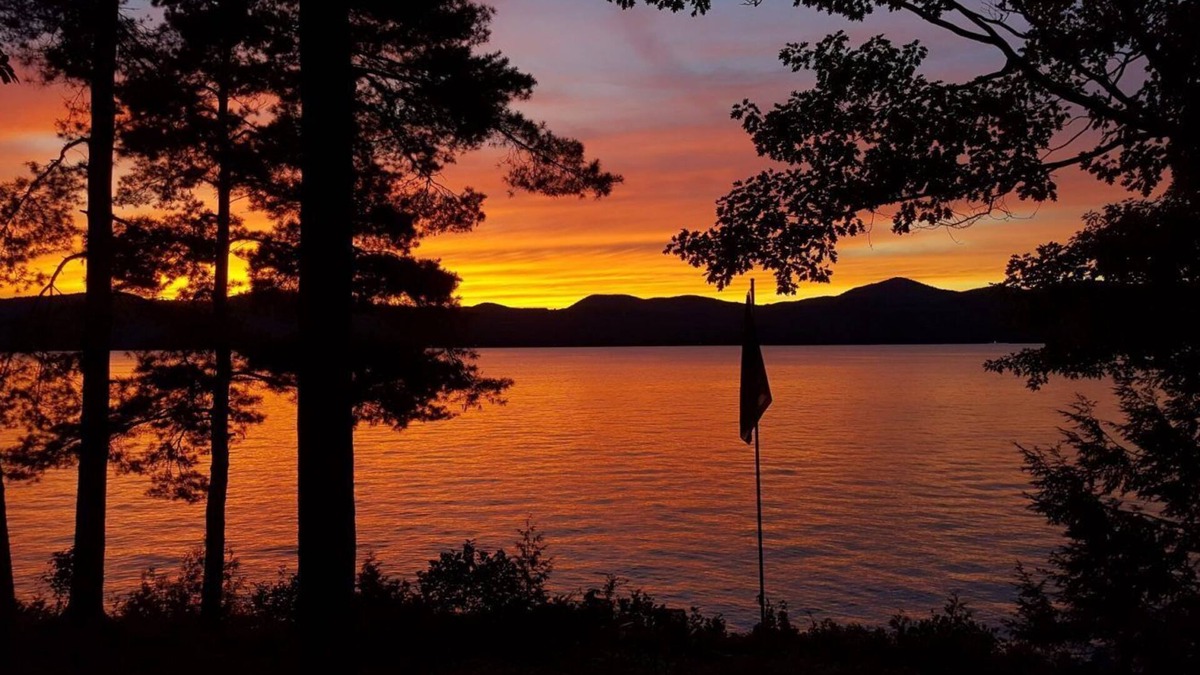 Pilot Knob Cottage | Nob's End - A Piece of Paradise on east side of Lake George, NY