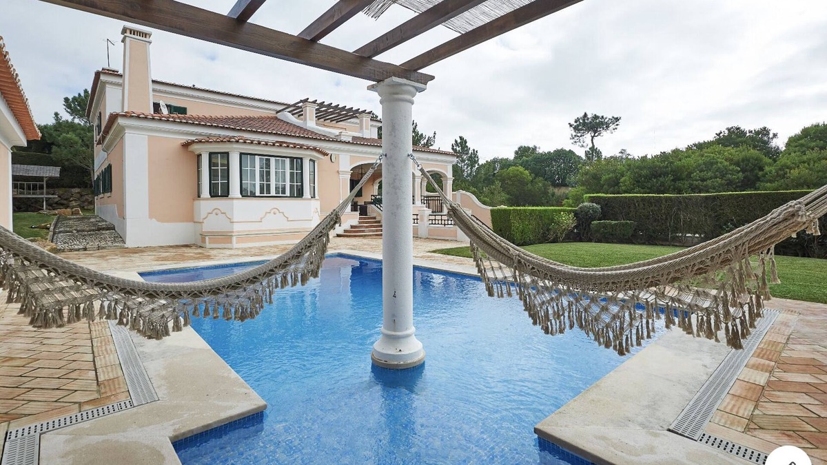 Estoril Villa | Noble Beach Villa With Private Garden and Pool