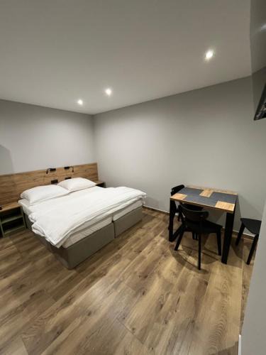 Goluchow House | Noclegi u Alicji- Apartamenty