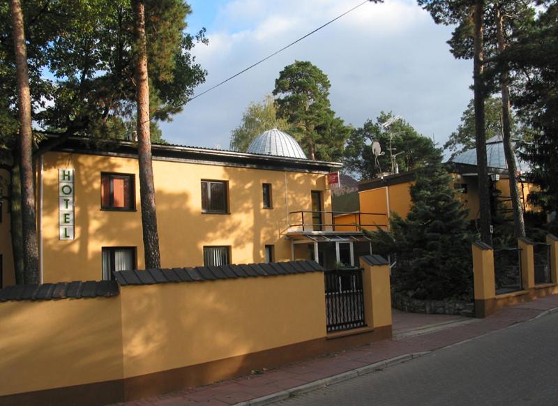 Wawer Bed & Breakfast | Noclegi Ufo