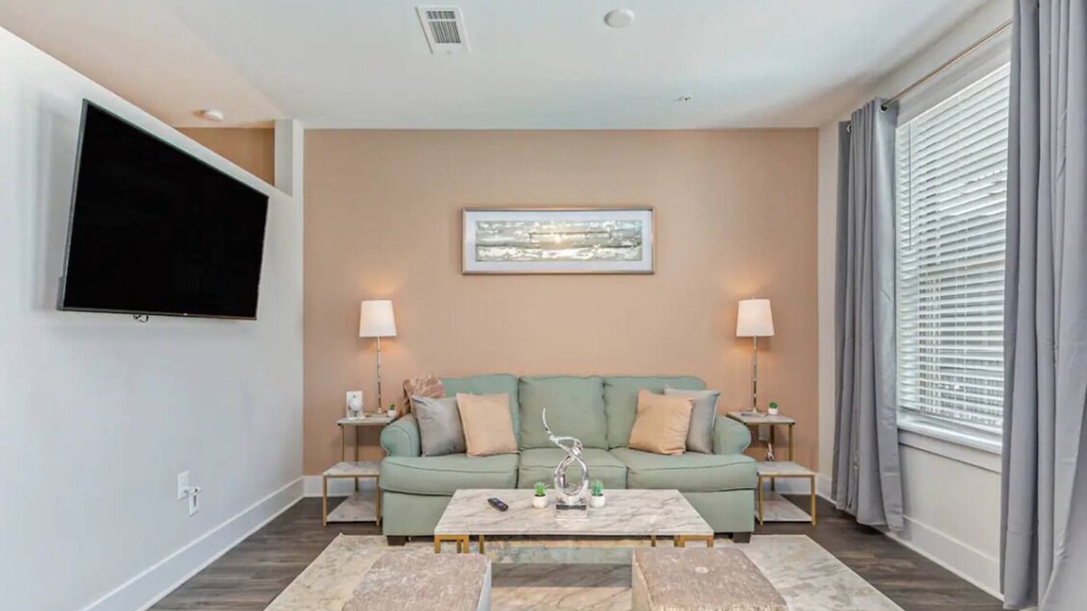 Villa Heights Apartment | ⭐️NoDa King Bed | ⭐️2 Smart TVs | 5mins to Uptown⭐️
