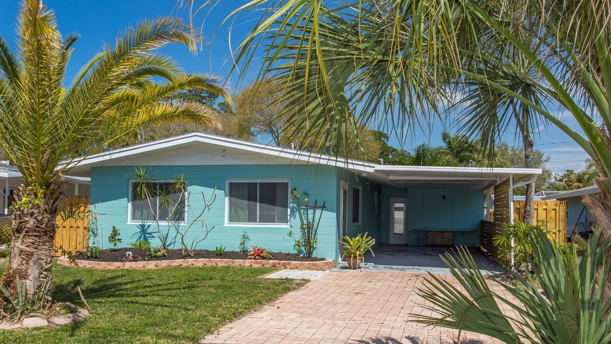 Laurel Cottage | Nokomis Beach Bungalow