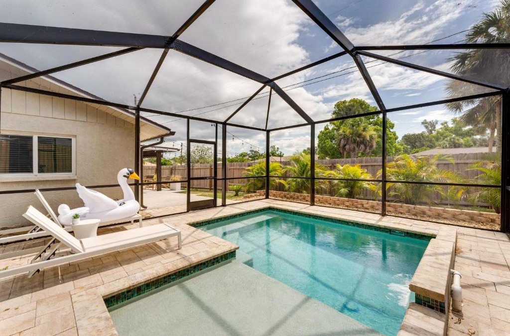 Laurel House | Nokomis Home with Screened Pool, 3 Mi to Beaches!