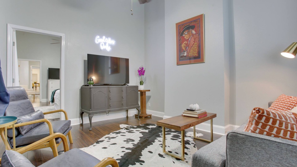 Saint Thomas Development House | NOLA Gem: 3 Mi to French Quarter