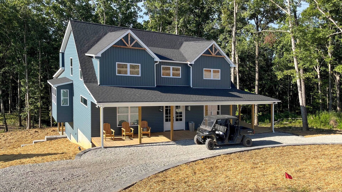 Clarkson House | Nolin Lake Family Retreat: Deck, Fire Pit & Games!