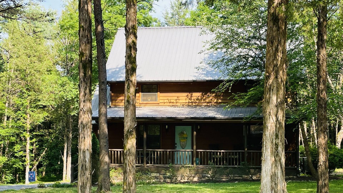 Cub Run House | Nolin Lake modern log cabin, walking distance/access to lake, near Mammoth Cave