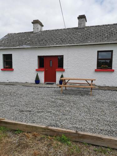 Ahascragh Villa | Nomad's Cottage and Yurt