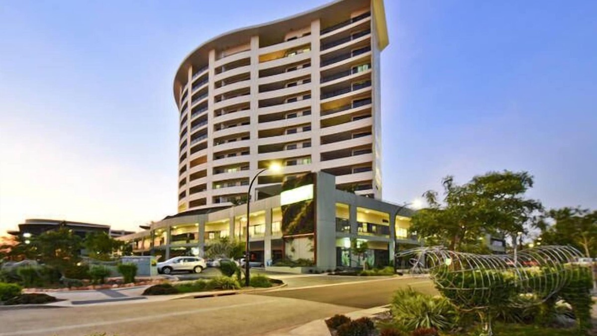 The Gardens Apartment | Nomiki across the avenue